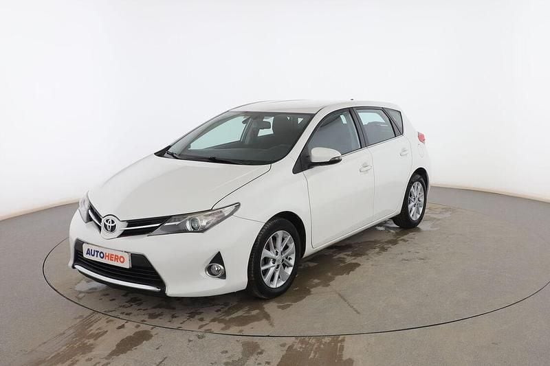 Usado Toyota Auris Active 132 CV (97 kW) 2015 Blanco Berlina