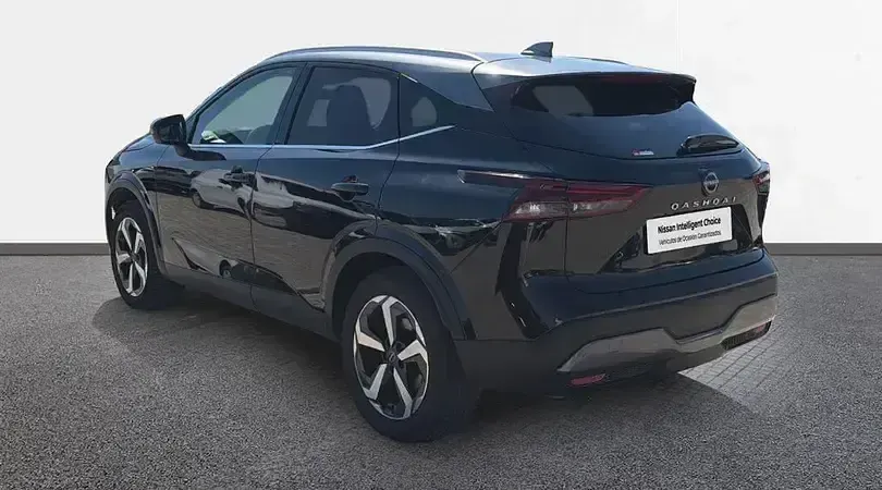 Usado Nissan Qashqai N-Connecta 140 CV (102 kW) 2022 Midnight black con techo skyli SUV