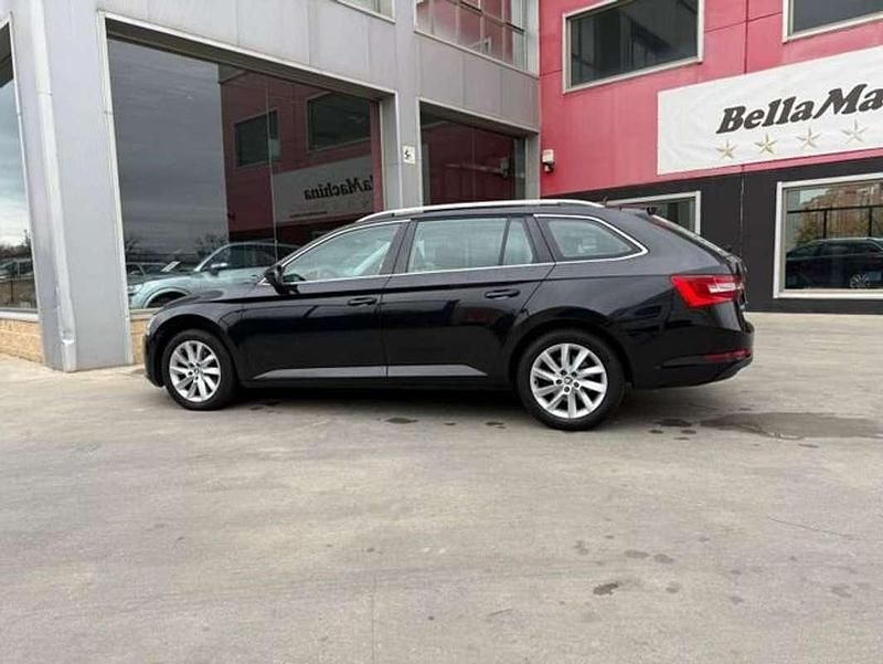 Usado Skoda Superb Ambition 150 CV (110 kW) 2022 Negro Familiar