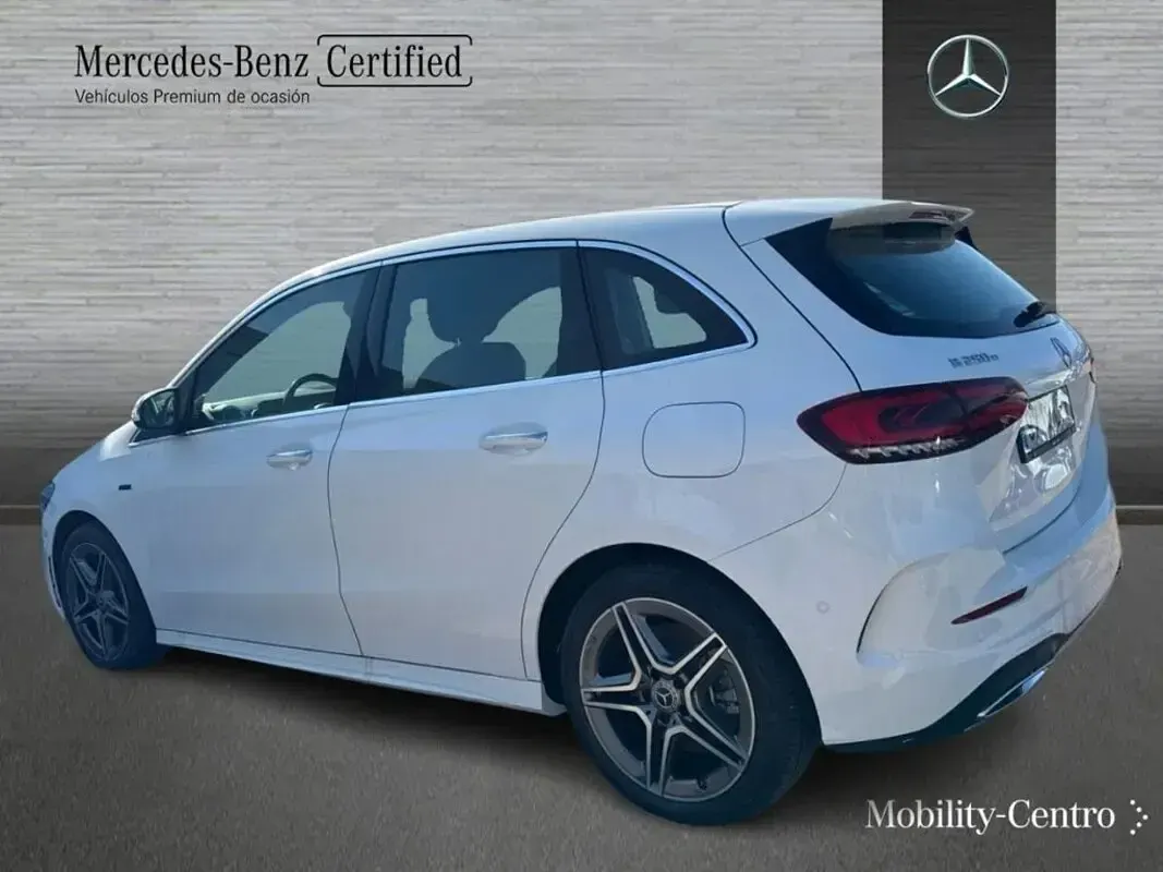 Usado Mercedes B250e AMG line 160 CV (117 kW) 2022 Blanco polar  pintura unicolor Utilitario