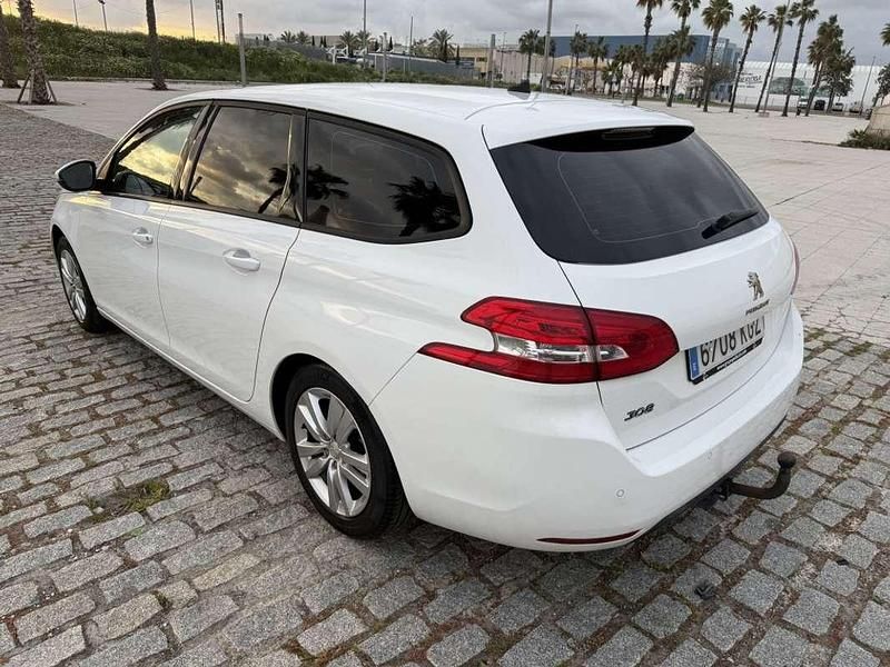Usado Peugeot 308 SW Active 99 CV (72 kW) 2018 Blanco Familiar