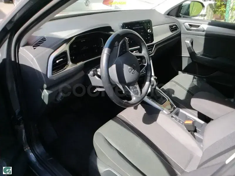 Usado VW T-Roc Life 150 CV (110 kW) 2022 Gris / plata SUV