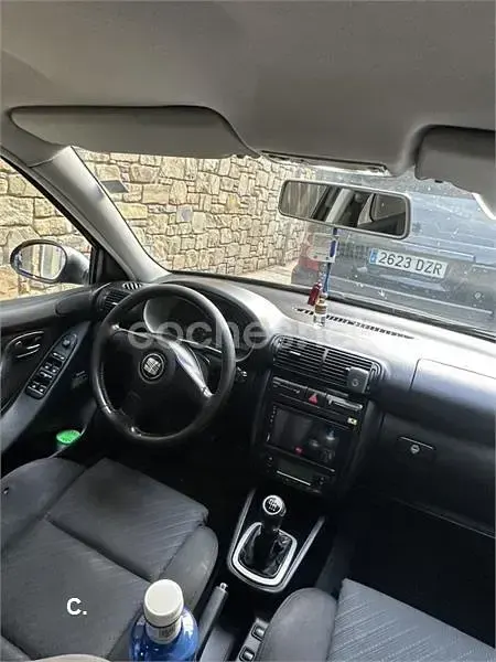 Usado Seat Leon Sport 130 CV (95 kW) 2004 Negro Utilitario