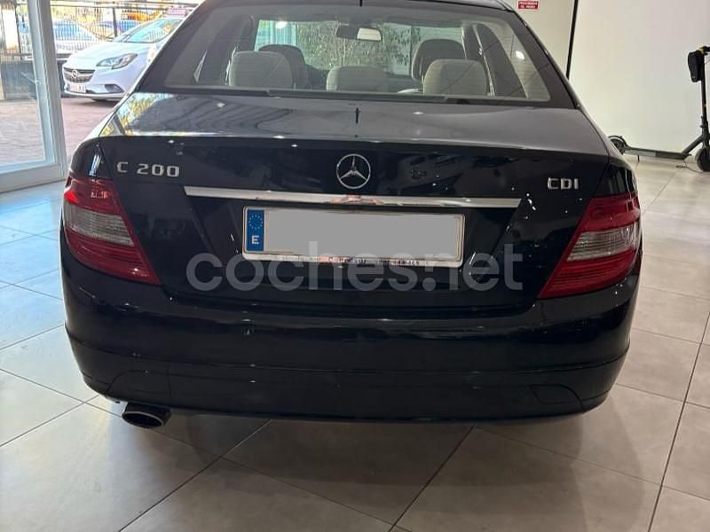 Usado Mercedes C200 136 CV (100 kW) 2010 Negro Familiar