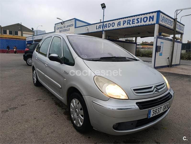 Gris / plata Usado 2009 Citroën Xsara Picasso Exclusive Monovolumen | 2600 € (Buen precio) - Imagen 1/4