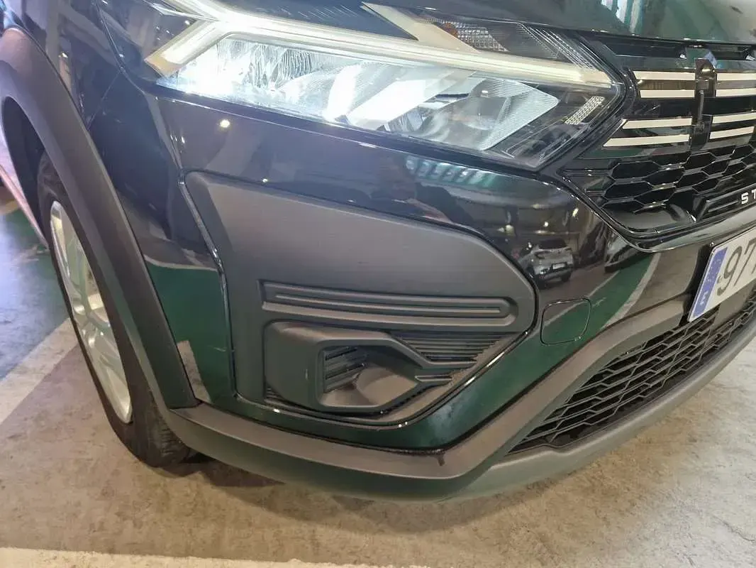 Usado Dacia Sandero Essentiel 101 CV (74 kW) 2023 Negro Utilitario