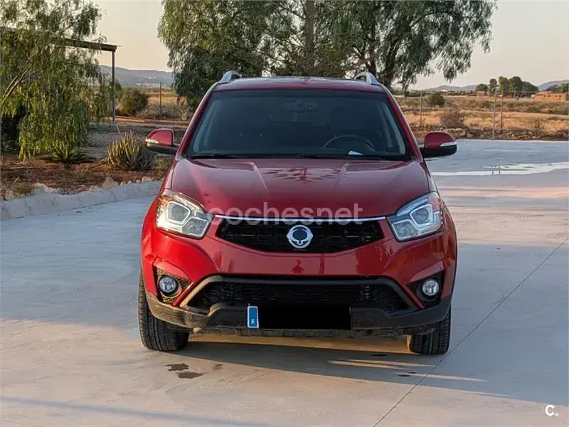 Usado SsangYong Korando Limited 175 CV (128 kW) 2014 Rojo SUV