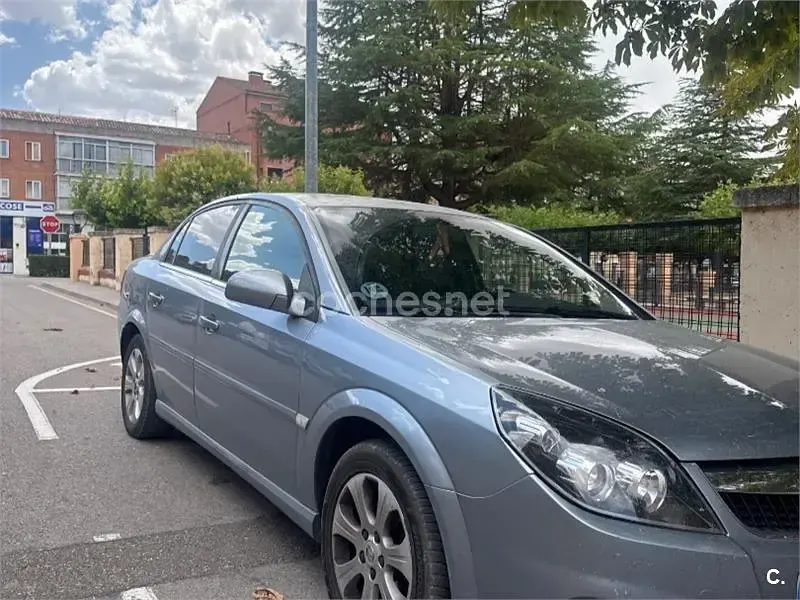 Usado Opel Vectra Cosmo 120 CV (88 kW) 2008 Gris / plata Berlina