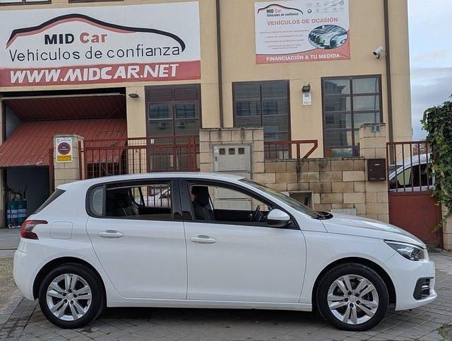 Usado Peugeot 308 Allure 130 CV (95 kW) 2021 Blanco Utilitario