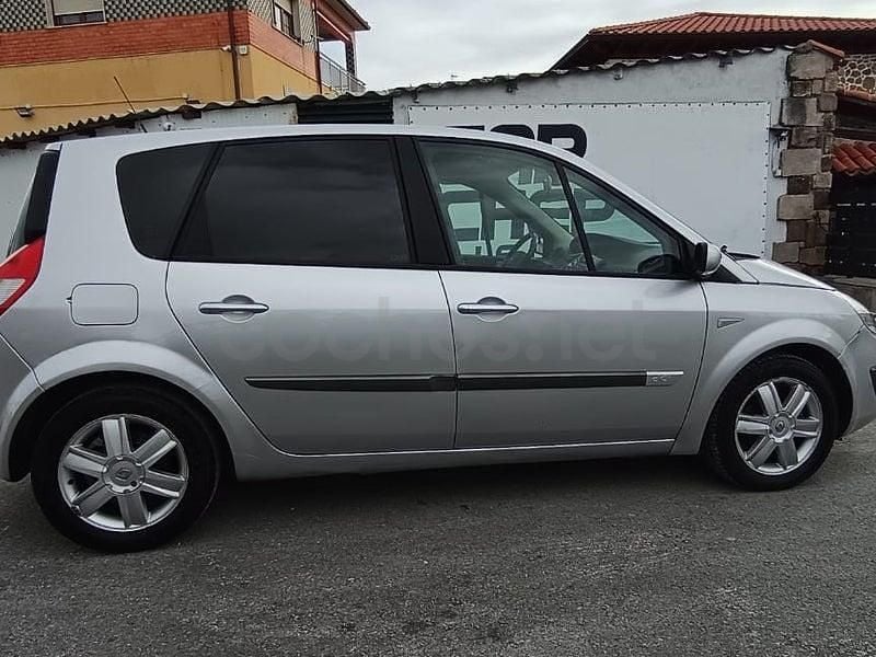 Usado Renault Scénic II Dynamique 106 CV (77 kW) 2006 Gris / plata Monovolumen
