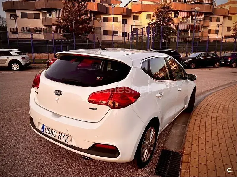 Usado Kia Ceed GT 90 CV (66 kW) 2014 Blanco Berlina