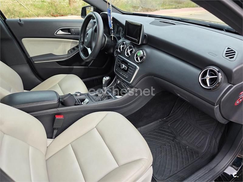 Usado Mercedes A180 Style 122 CV (89 kW) 2013 Negro Berlina