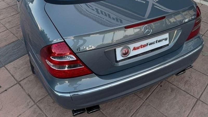 Usado Mercedes E55 AMG AMG 476 CV (350 kW) 2004 Azul Berlina