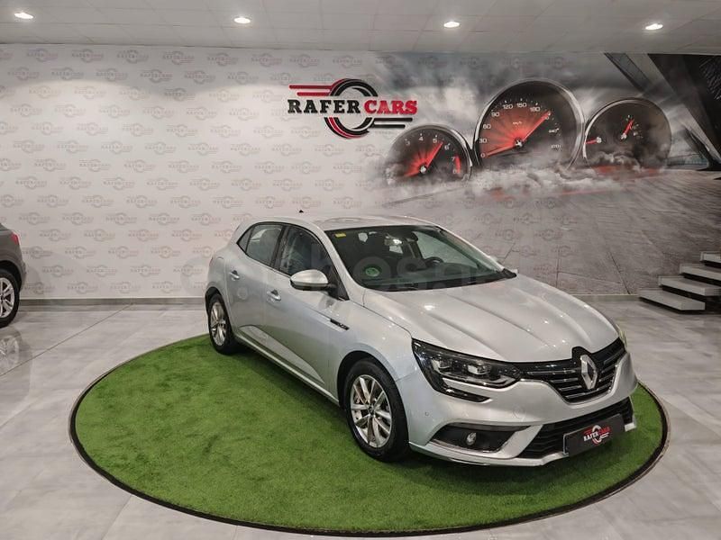 Usado Renault Mégane IV Bose Edition 130 CV (95 kW) 2016 Gris / plata Berlina