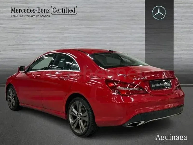 Usado Mercedes CLA180 122 CV (89 kW) 2017 Rojo Berlina