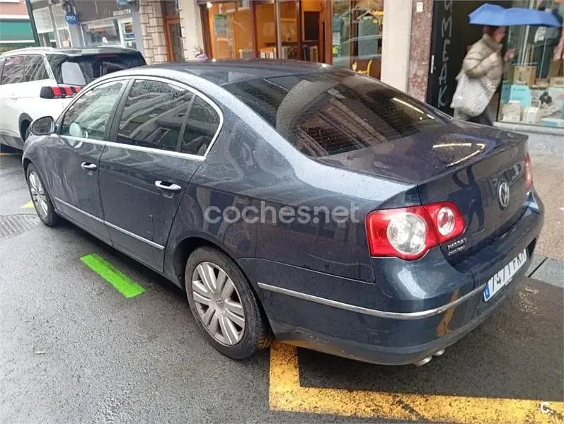 Usado VW Passat Trendline 140 CV (102 kW) 2007 Azul Berlina