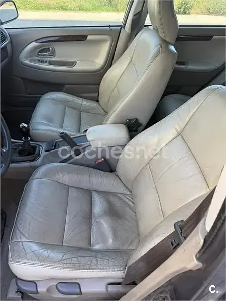 Usado Volvo V40 109 CV (80 kW) 2003 Gris / plata Familiar