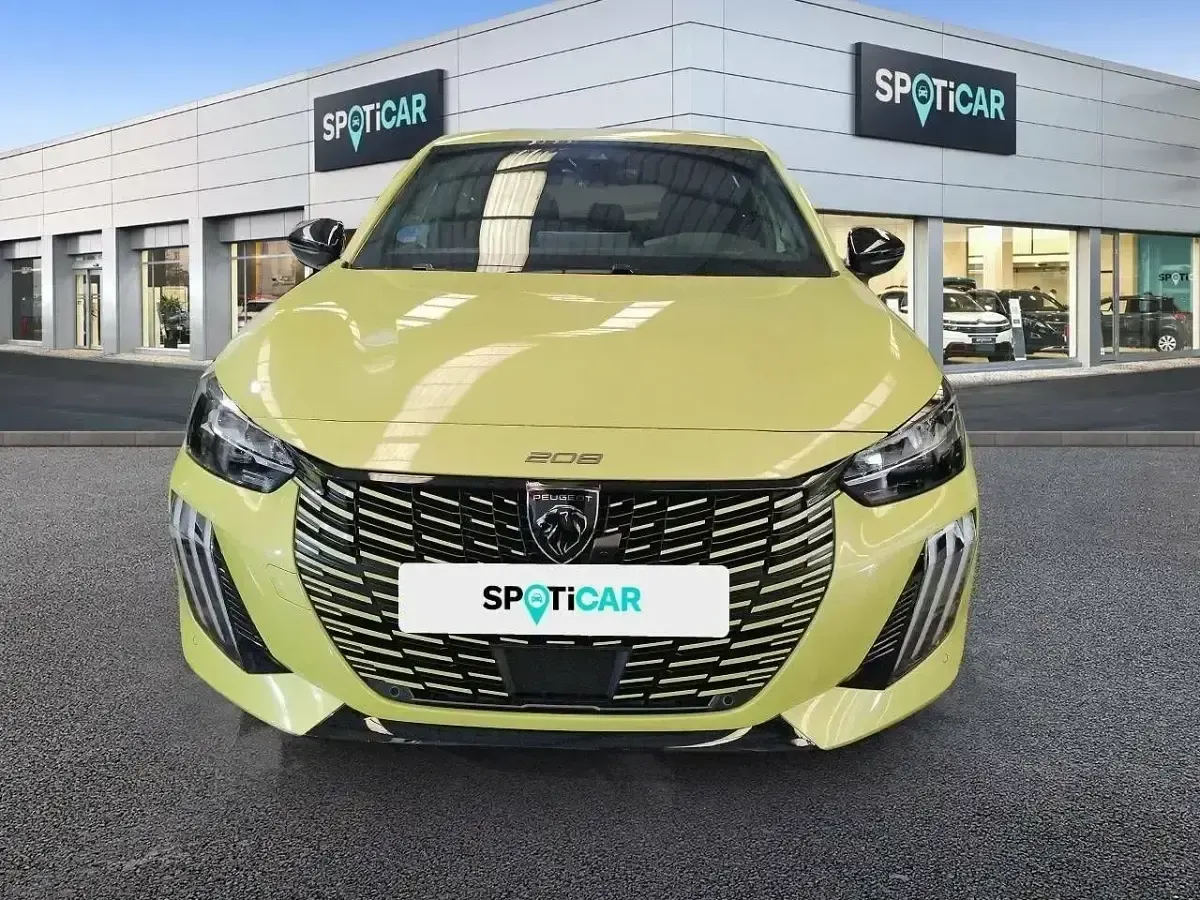 Usado Peugeot e-208 GT 114 kW (156 CV) 2024 Amarillo Utilitario