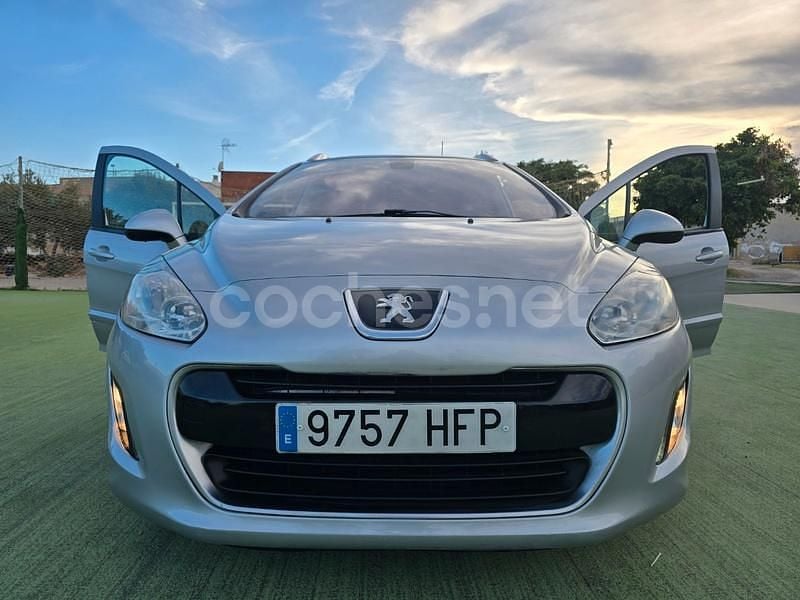 Gris / plata Usado 2011 Peugeot 308 Sportium Familiar | 5990 € (Un poco caro) - Imagen 1/4