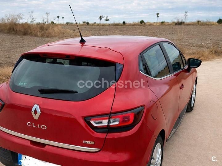 Usado Renault Clio IV Zen 90 CV (66 kW) 2017 Granate Berlina