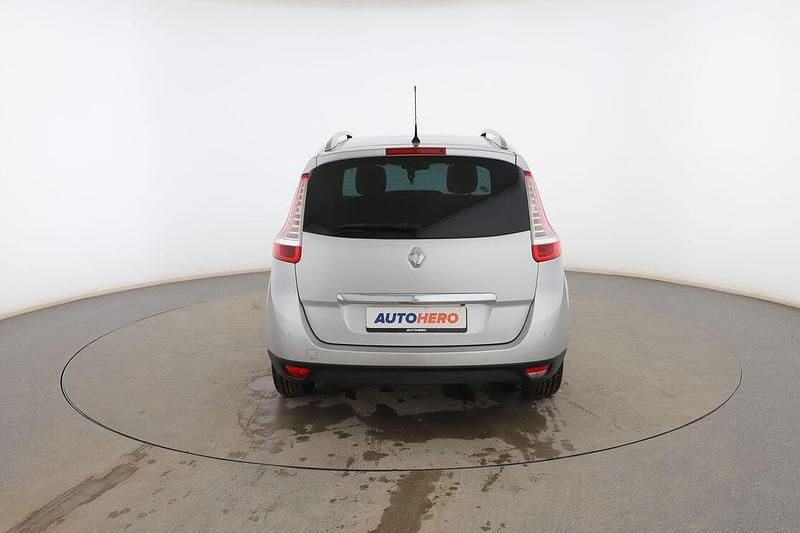 Usado Renault Grand Scénic III Bose Edition 130 CV (95 kW) 2015 Gris Monovolumen