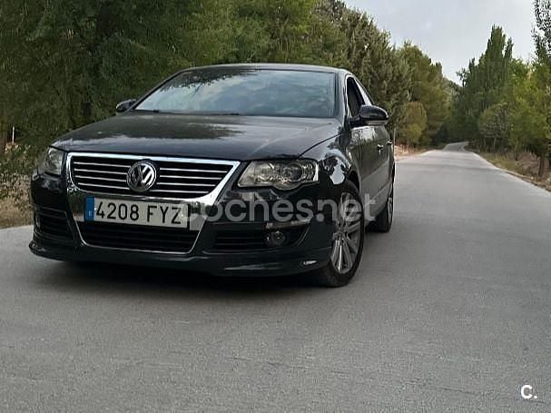 Usado VW Passat Highline 140 CV (102 kW) 2008 Negro Berlina