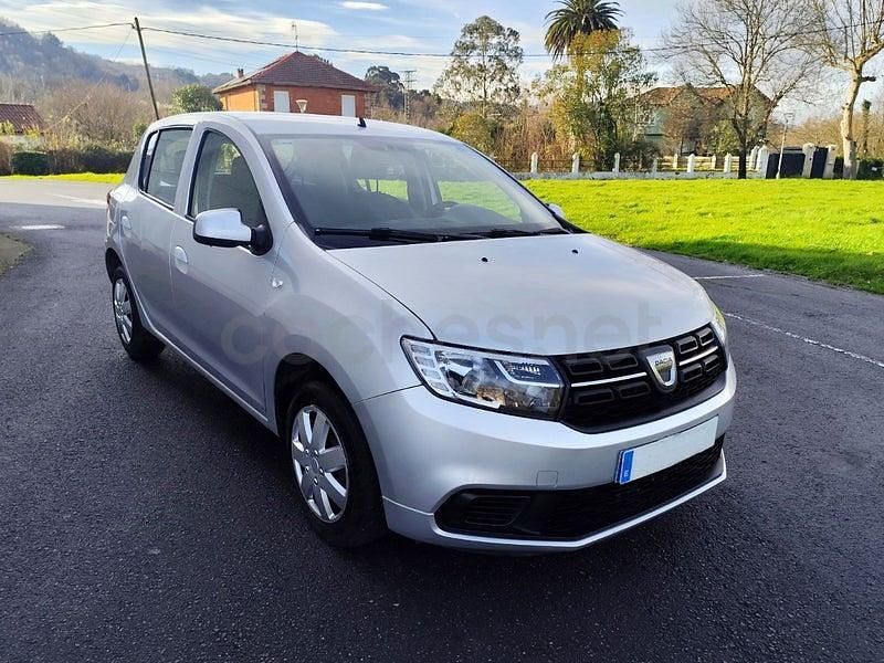 Usado Dacia Sandero Ambiance 75 CV (55 kW) 2018 Gris / plata Berlina