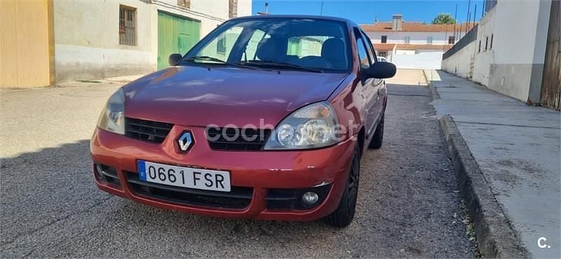 Rojo Usado 2007 Renault Clio II Dynamique Berlina | 1000 € (Super precio) - Imagen 1/4