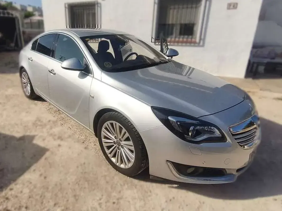 Usado Opel Insignia Excellence 140 CV (102 kW) 2014 Gris Familiar