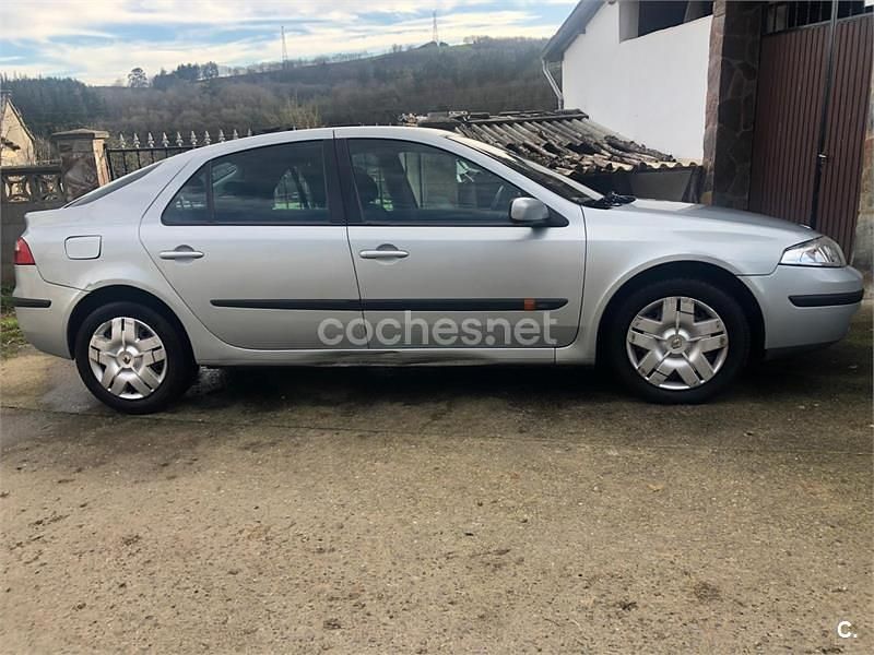 Usado Renault Laguna II Authentique 100 CV (73 kW) 2002 Gris / plata Berlina