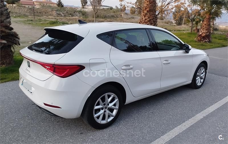 Usado Seat Leon Style 115 CV (84 kW) 2021 Blanco Berlina