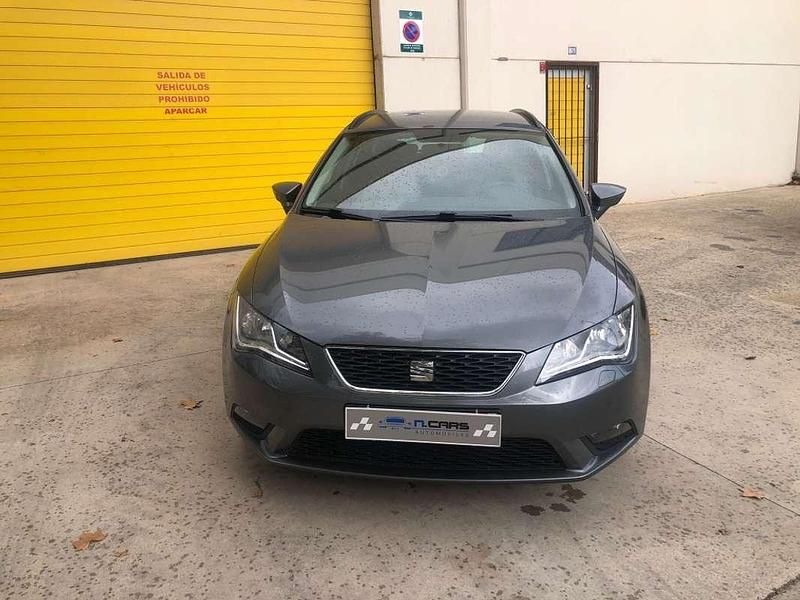 Usado Seat Leon ST Reference 110 CV (80 kW) 2015 Gris Familiar