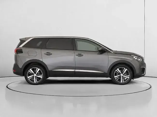 Usado Peugeot 5008 Allure 130 CV (95 kW) 2019 Gris SUV