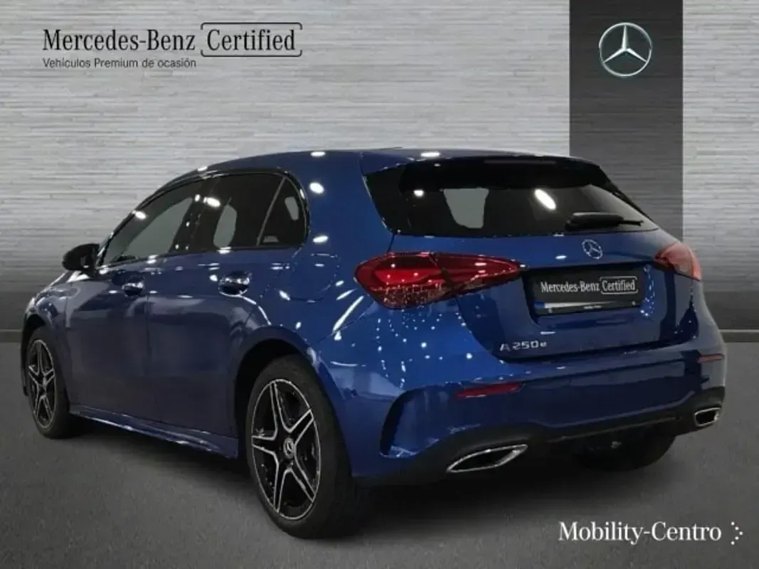Usado Mercedes A250 AMG line 163 CV (119 kW) 2024 Azul denim metalizado