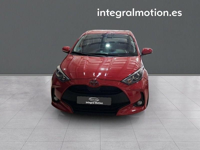 Usado Toyota Yaris Edition 125 CV (91 kW) 2024 Rojo Berlina