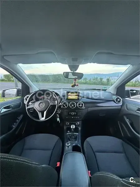 Usado Mercedes B180 109 CV (80 kW) 2012 Gris / plata Utilitario