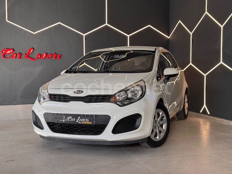 Usado Kia Rio 85 CV (62 kW) 2013 Blanco Berlina