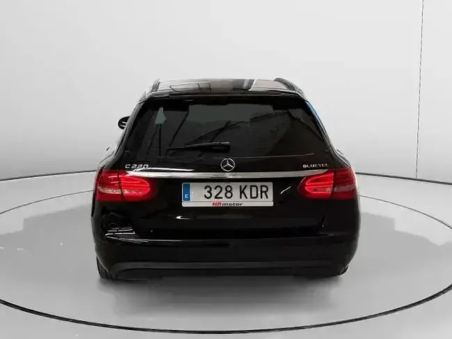 Usado Mercedes C220 170 CV (125 kW) 2014 Negro Familiar