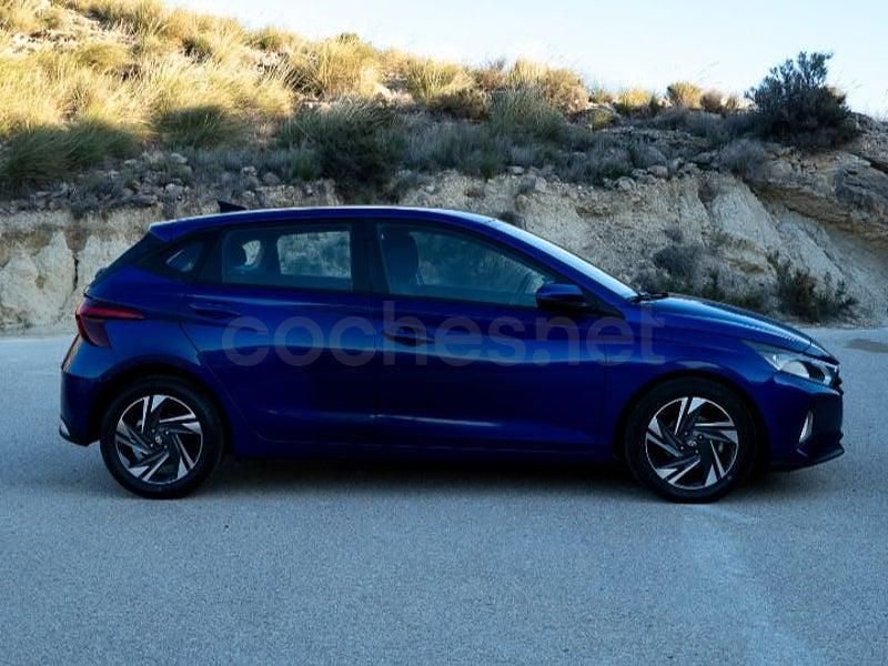Usado Hyundai i20 100 CV (73 kW) 2022 Azul Utilitario