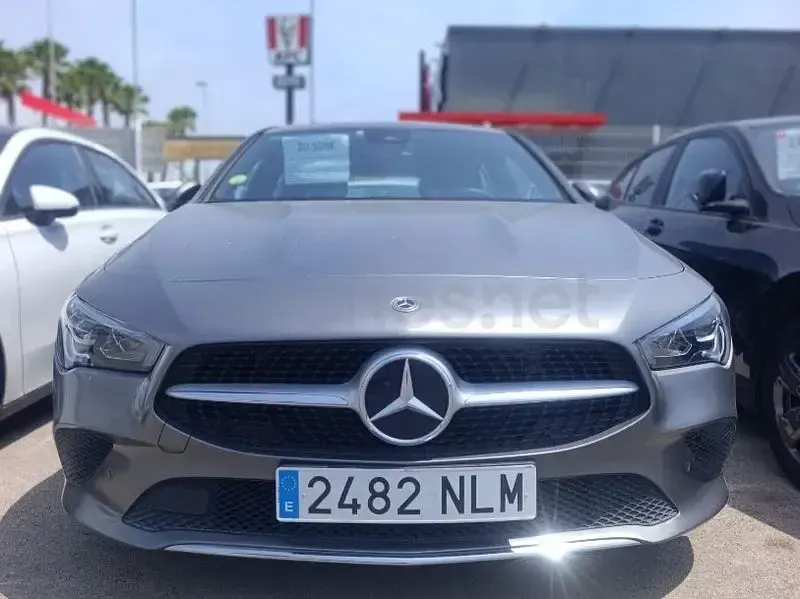 Usado Mercedes CLA200 Shooting Brake 150 CV (110 kW) 2022 Gris / plata Familiar