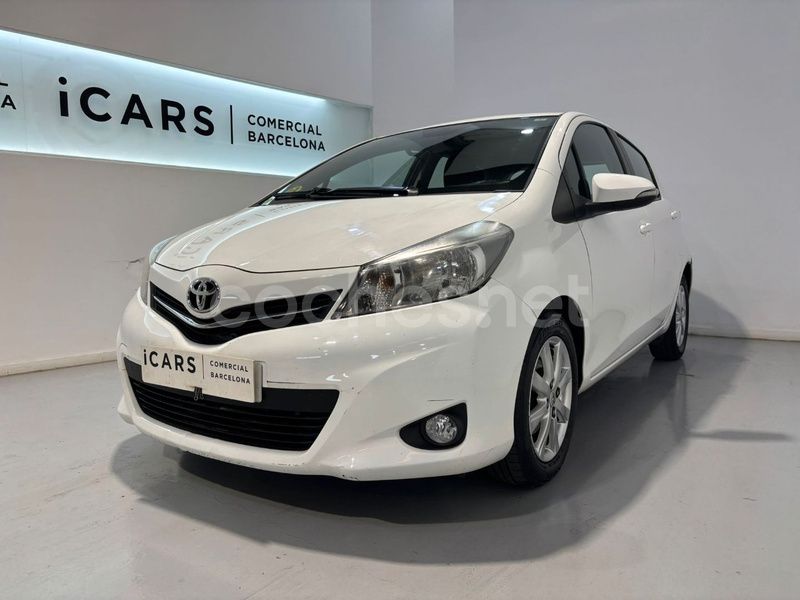 Blanco Usado 2013 Toyota Yaris Active Berlina | 7990 € (Buen precio) - Imagen 1/4