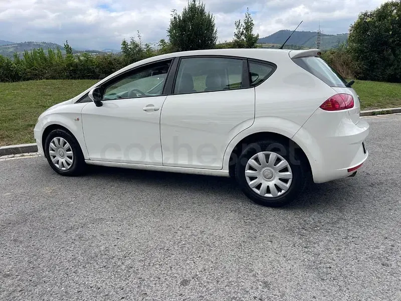 Usado Seat Leon Ecomotive 105 CV (77 kW) 2009 Blanco Utilitario