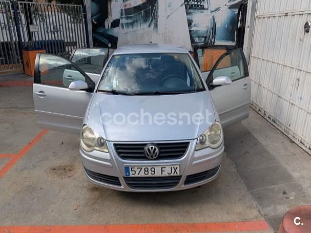 Usado VW Polo Advance 80 CV (58 kW) 2006 Gris / plata Utilitario