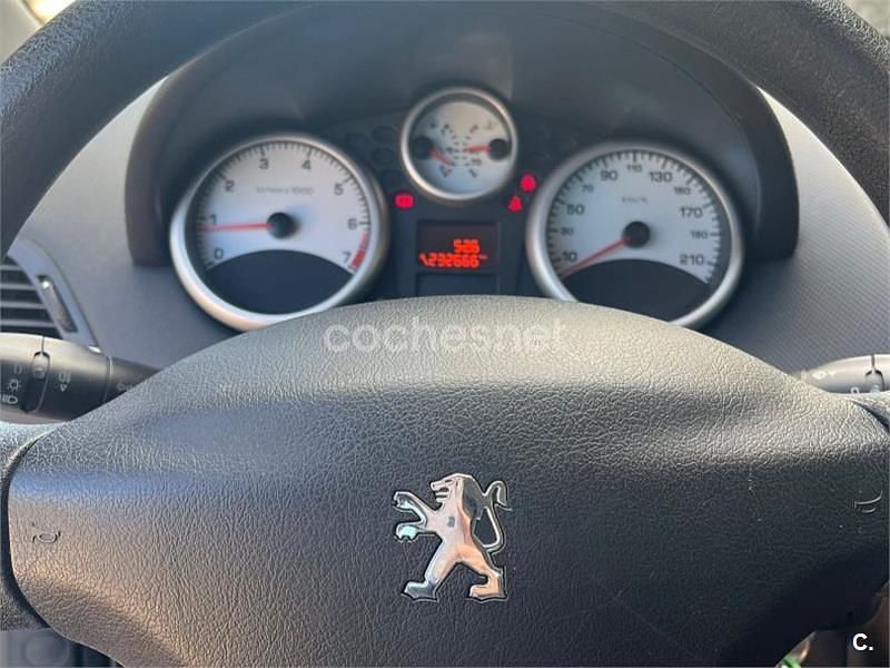 Usado Peugeot 207 Access 75 CV (55 kW) 2011 Blanco Berlina