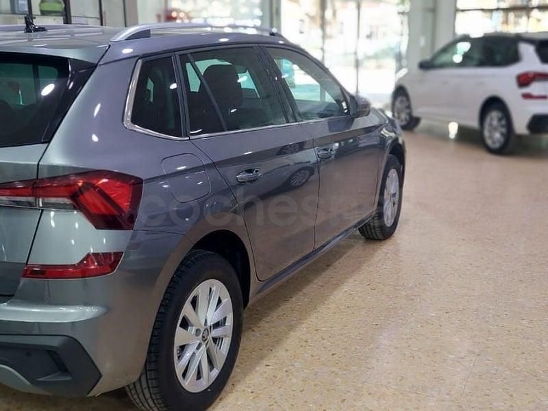 Usado Skoda Kamiq Selection 115 CV (84 kW) 2025 Gris / plata SUV
