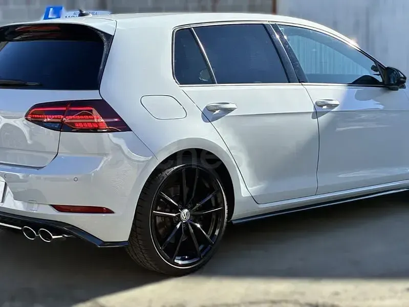 Usado VW Golf VII R 310 CV (228 kW) 2018 Blanco Berlina