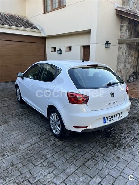 Usado Seat Ibiza Style 105 HP (77 kW) 2014 Branco Sedan