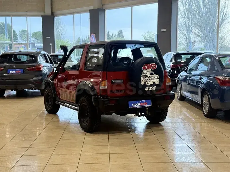 Usado Suzuki Vitara 81 CV (59 kW) 1990 Rojo Familiar