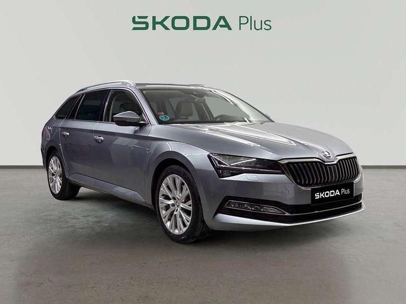 Plateado Usado 2021 Skoda Superb Style Familiar | 18.200 € (Precio justo) - Imagen 1/4