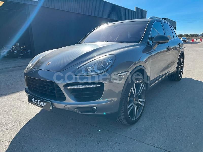 Usado Porsche Cayenne Turbo 500 CV (367 kW) 2010 Gris / plata SUV